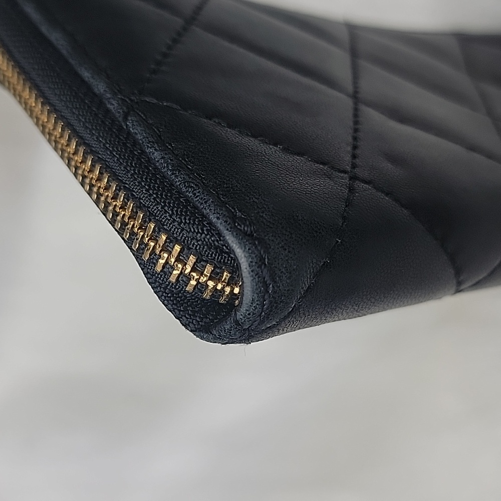 MICHAEL KORS Hamilton Black‎ Quilted Leather Gold Tone Logo Zip Around Wallet - Picture 6 of 14